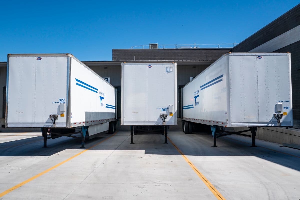 A CDL driver reviewing a lease agreement and settlement statement to check whether they are correctly classified as an independent contractor